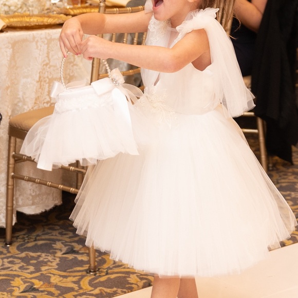 COPY - Tulleen Girl's Aspen White Dress , Flower Girl dress, Size 5 - Picture 4 of 4